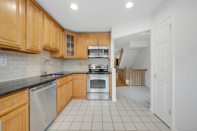 1403 Pondcrest Lane, White Plains, NY 10607