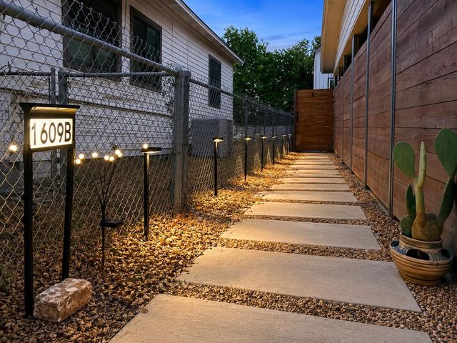 1609 Deloney ST B, Austin, TX 78721