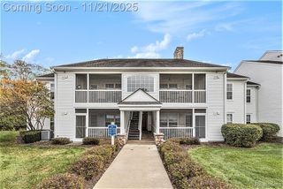 2728 S Knightsbridge Circle, Ann Arbor, MI 48105