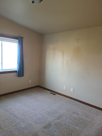 225 Maple Point Boulevard, Mapleton, ND 58059