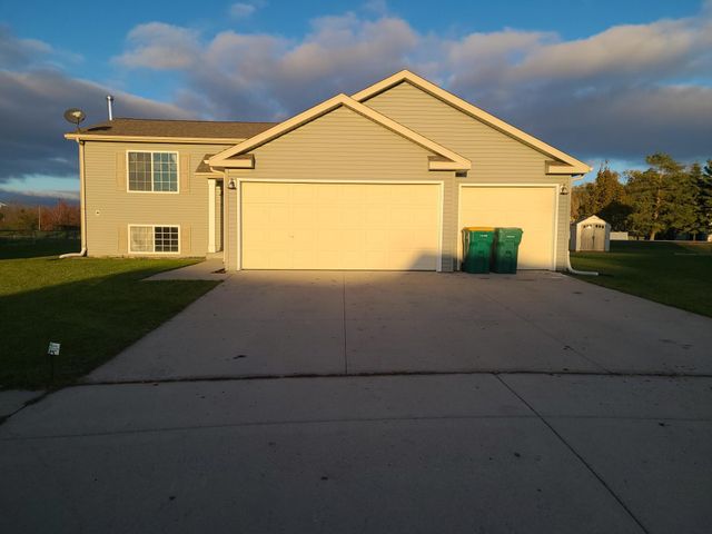225 Maple Point Boulevard, Mapleton, ND 58059