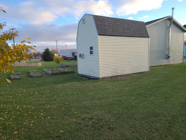 225 Maple Point Boulevard, Mapleton, ND 58059