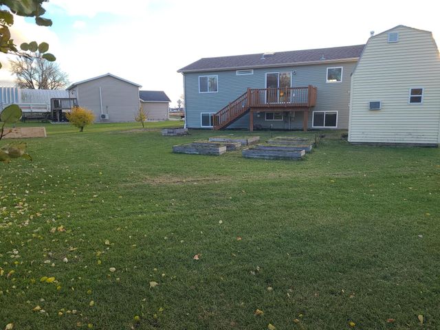 225 Maple Point Boulevard, Mapleton, ND 58059