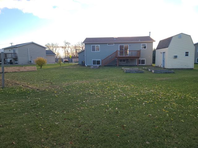 225 Maple Point Boulevard, Mapleton, ND 58059