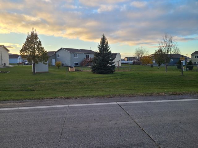 225 Maple Point Boulevard, Mapleton, ND 58059