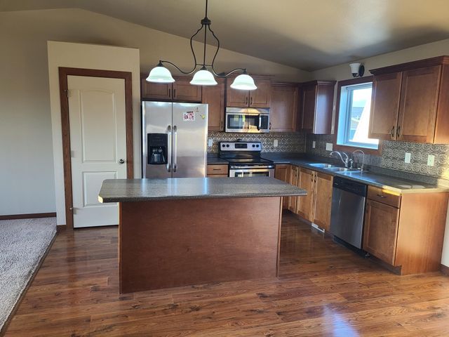 225 Maple Point Boulevard, Mapleton, ND 58059