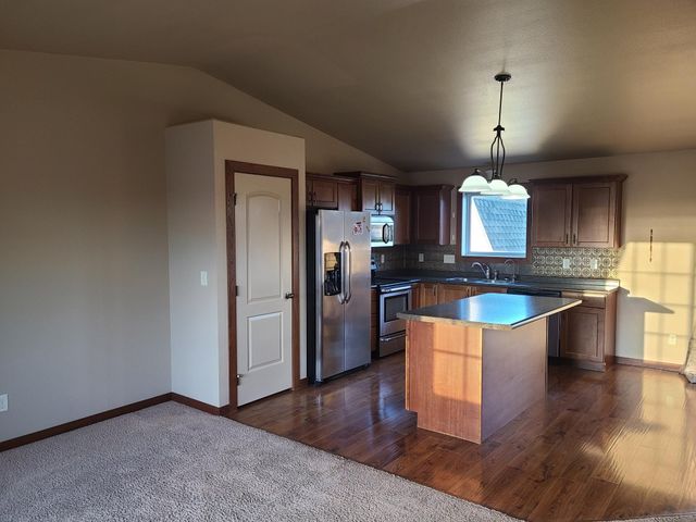 225 Maple Point Boulevard, Mapleton, ND 58059