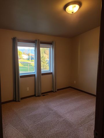 225 Maple Point Boulevard, Mapleton, ND 58059