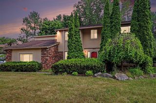 6021 Fairbrook Drive, West Bloomfield, MI 48322