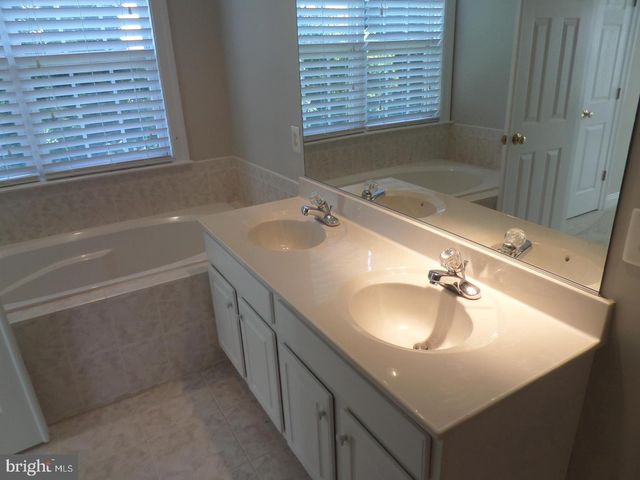 1136 KEOKUK TER NE, Leesburg, VA 20176