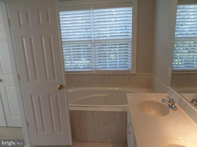 1136 KEOKUK TER NE, Leesburg, VA 20176