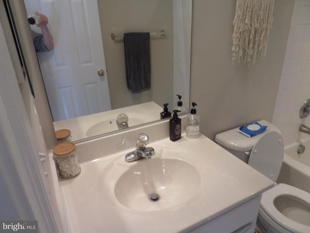 1136 KEOKUK TER NE, Leesburg, VA 20176