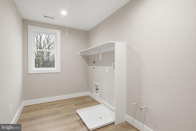 3410 BURROWS AVE, Fairfax, VA 22030