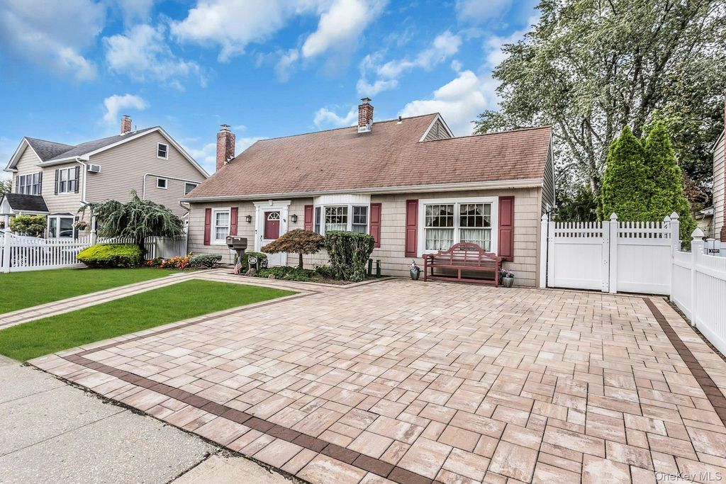 168 Saddle Lane, Levittown, NY 11756 — photo 2