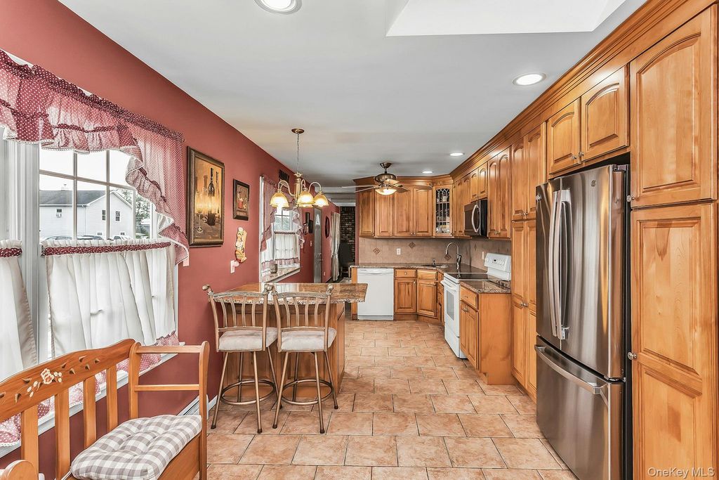 168 Saddle Lane, Levittown, NY 11756 — photo 5
