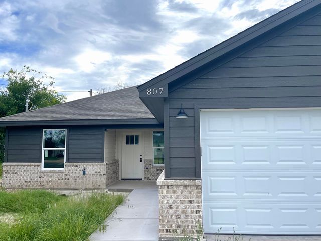 807 N Van Buren Street, San Angelo, TX 76901