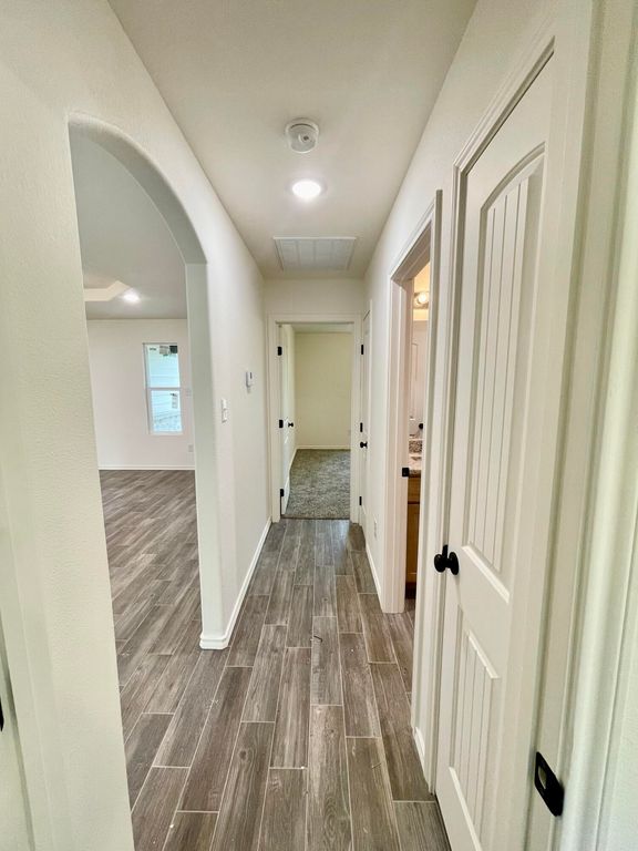 Image 12 of property listing at 807 N Van Buren Street, San Angelo, TX 76901