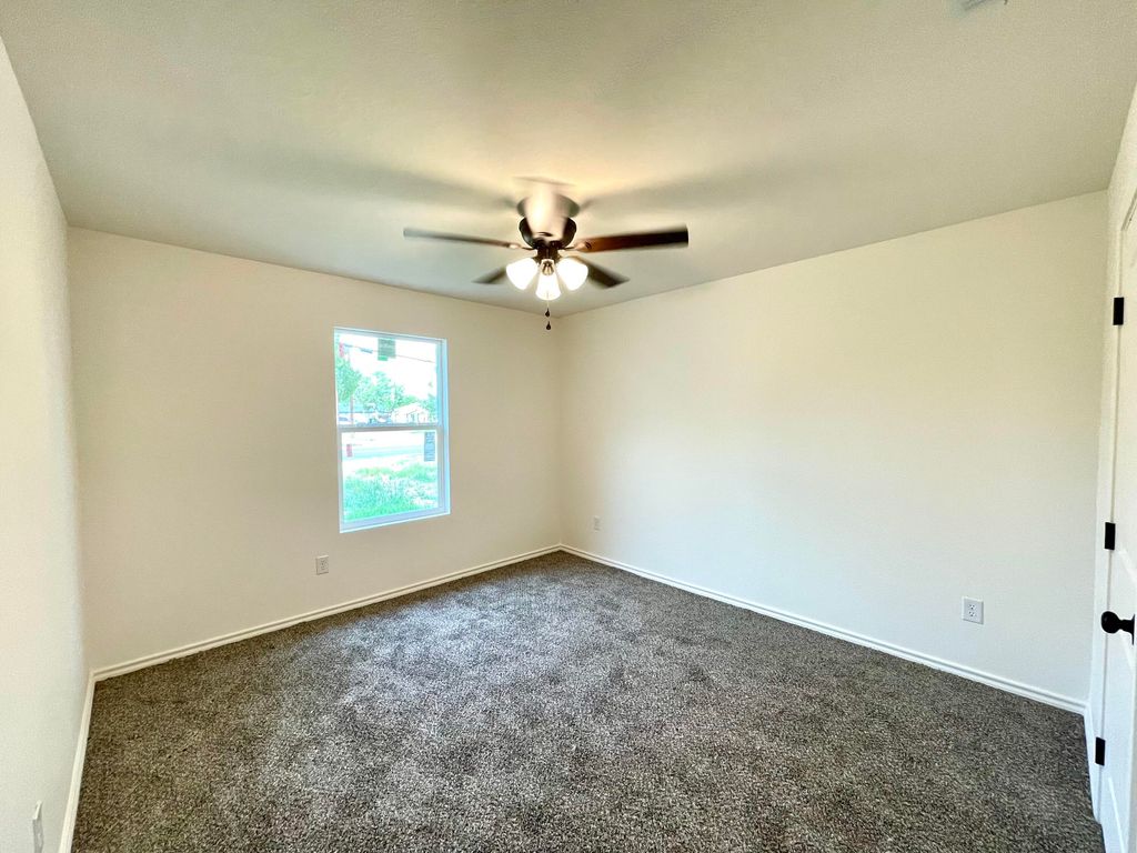 Image 14 of property listing at 807 N Van Buren Street, San Angelo, TX 76901