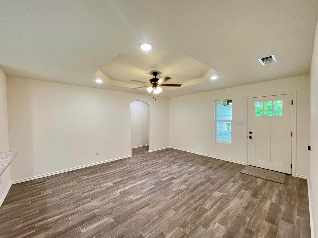 Image 4 of property listing at 807 N Van Buren Street, San Angelo, TX 76901