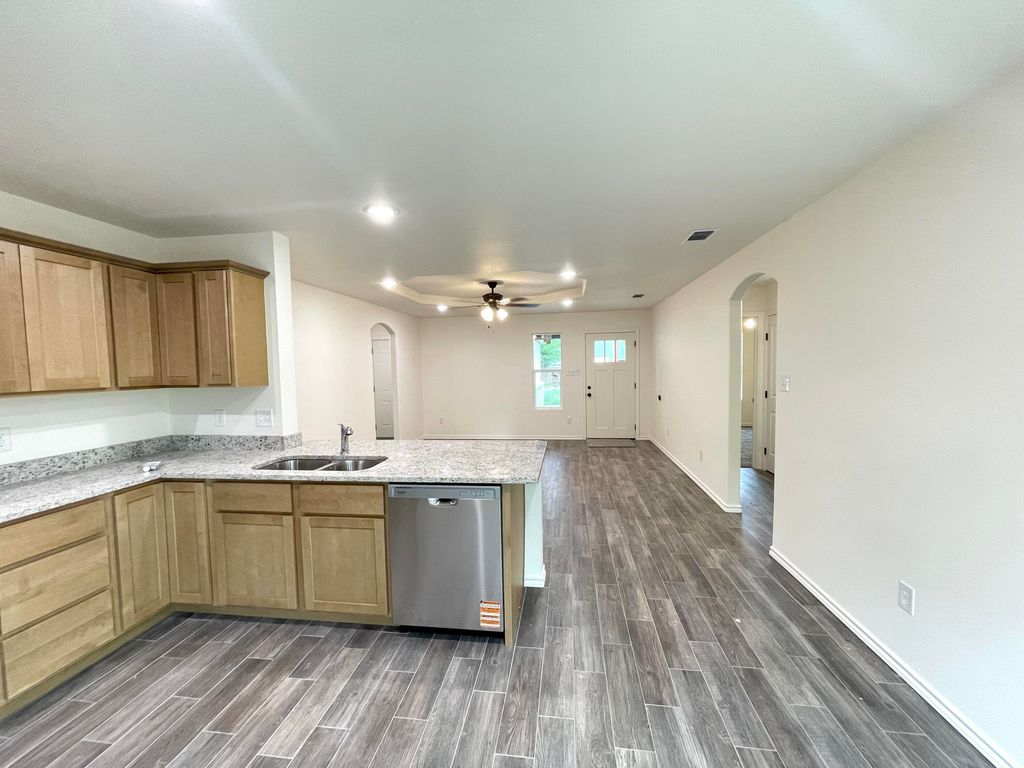 Image 6 of property listing at 807 N Van Buren Street, San Angelo, TX 76901