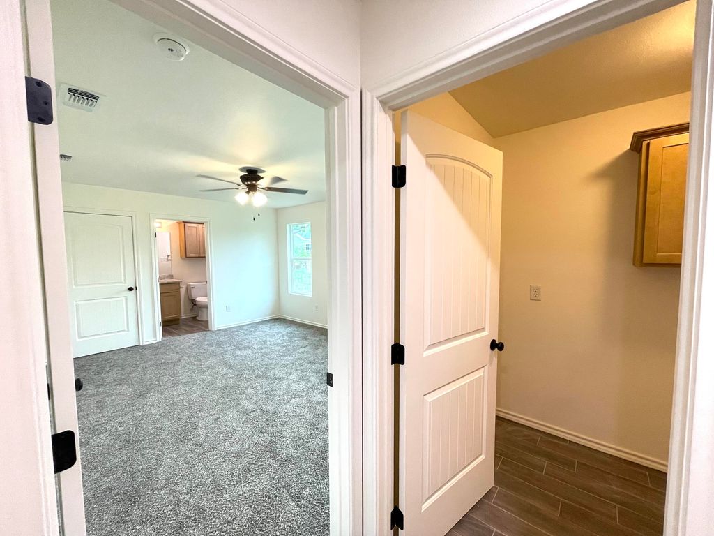 Image 7 of property listing at 807 N Van Buren Street, San Angelo, TX 76901