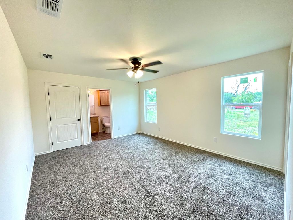 Image 8 of property listing at 807 N Van Buren Street, San Angelo, TX 76901