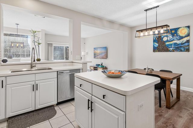 2312 Eagle Trace Lane, Woodbury, MN 55129