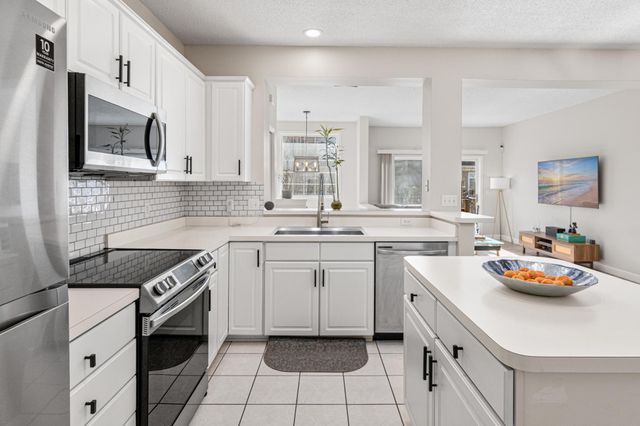 2312 Eagle Trace Lane, Woodbury, MN 55129