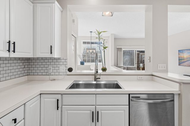 2312 Eagle Trace Lane, Woodbury, MN 55129