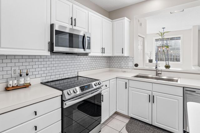 2312 Eagle Trace Lane, Woodbury, MN 55129