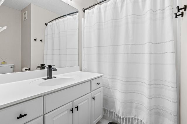 2312 Eagle Trace Lane, Woodbury, MN 55129