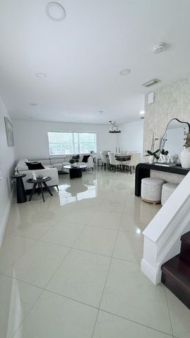 5301 CANOE BEND Drive, Lake Worth, FL 33463