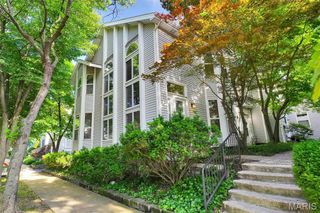 5770 Kingsbury Place, St Louis, MO 63112