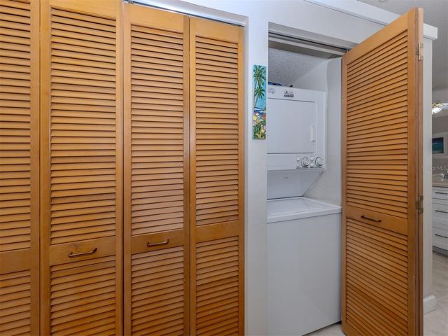 1027 CAPRI ISLES BOULEVARD 20, Venice, FL 34292