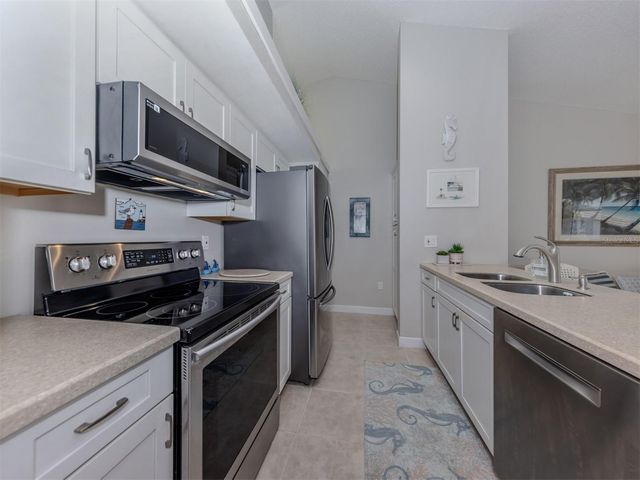 1027 CAPRI ISLES BOULEVARD 20, Venice, FL 34292