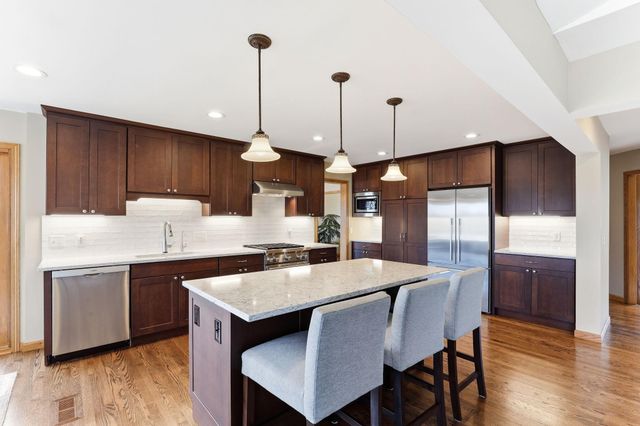 16048 Baywood Lane, Eden Prairie, MN 55346