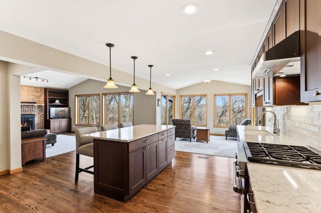 16048 Baywood Lane, Eden Prairie, MN 55346