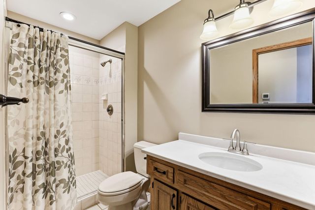 16048 Baywood Lane, Eden Prairie, MN 55346