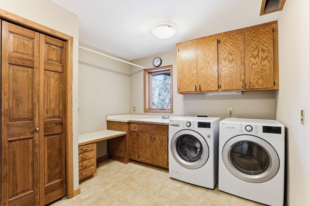 16048 Baywood Lane, Eden Prairie, MN 55346