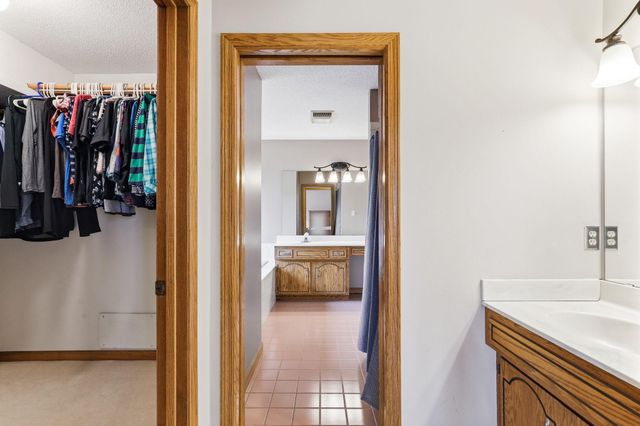 16048 Baywood Lane, Eden Prairie, MN 55346