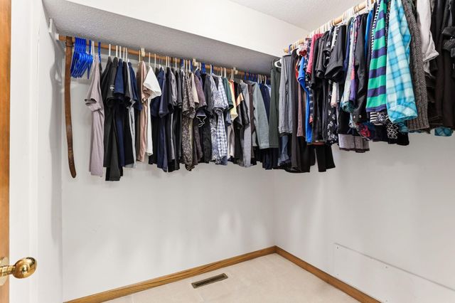 16048 Baywood Lane, Eden Prairie, MN 55346