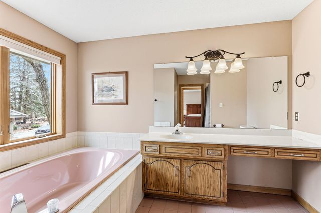 16048 Baywood Lane, Eden Prairie, MN 55346