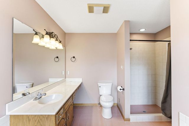 16048 Baywood Lane, Eden Prairie, MN 55346