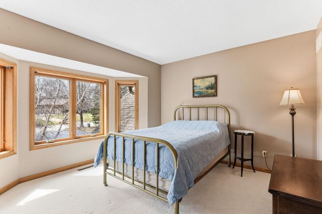 16048 Baywood Lane, Eden Prairie, MN 55346