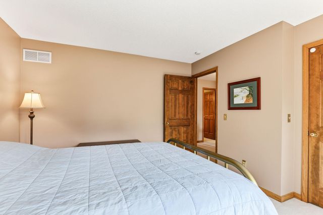 16048 Baywood Lane, Eden Prairie, MN 55346