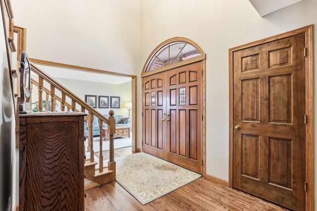 16048 Baywood Lane, Eden Prairie, MN 55346