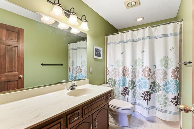 16048 Baywood Lane, Eden Prairie, MN 55346