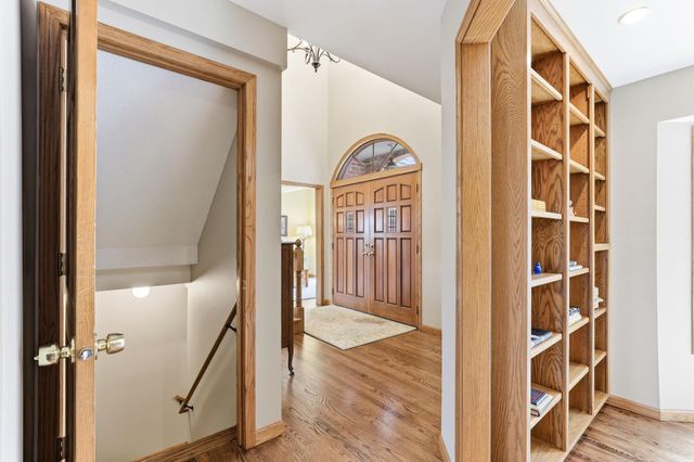 16048 Baywood Lane, Eden Prairie, MN 55346