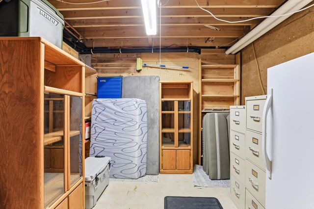 16048 Baywood Lane, Eden Prairie, MN 55346