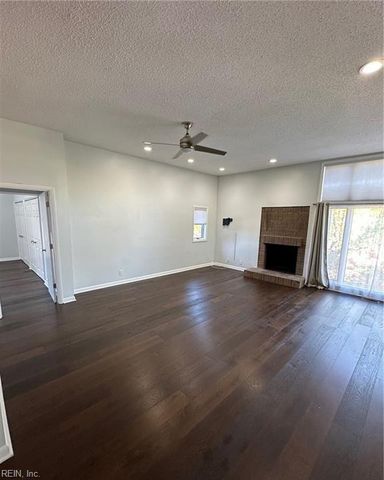 696 Mowbray Arch Apt 540, Norfolk, VA 23507